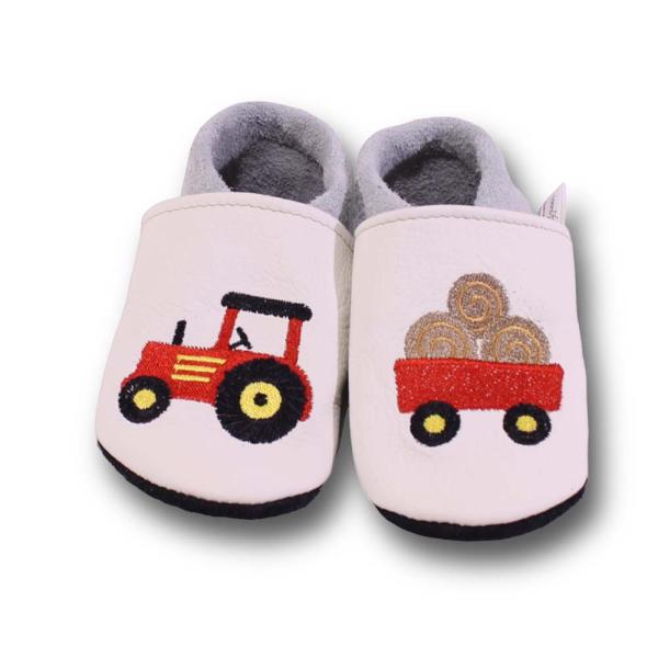 Krabbelschuhe roter Trecker mit Anhänger weiß